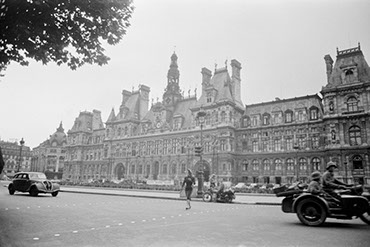 Des soldats de l'armée allemande dans les rues de Paris  Source : ECPAD, droits réservés