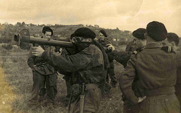 Les parachutistes calédoniens du SAS à l'entraînement  Collection Harbulot, droits réservés