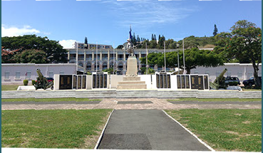 Le monument aux morts, place Bir Hakeim à Nouméa  Source : CDP-NC, droits réservés