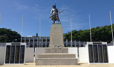 Le monument aux morts, place Bir Hakeim à Nouméa  Source : CDP-NC, droits réservés